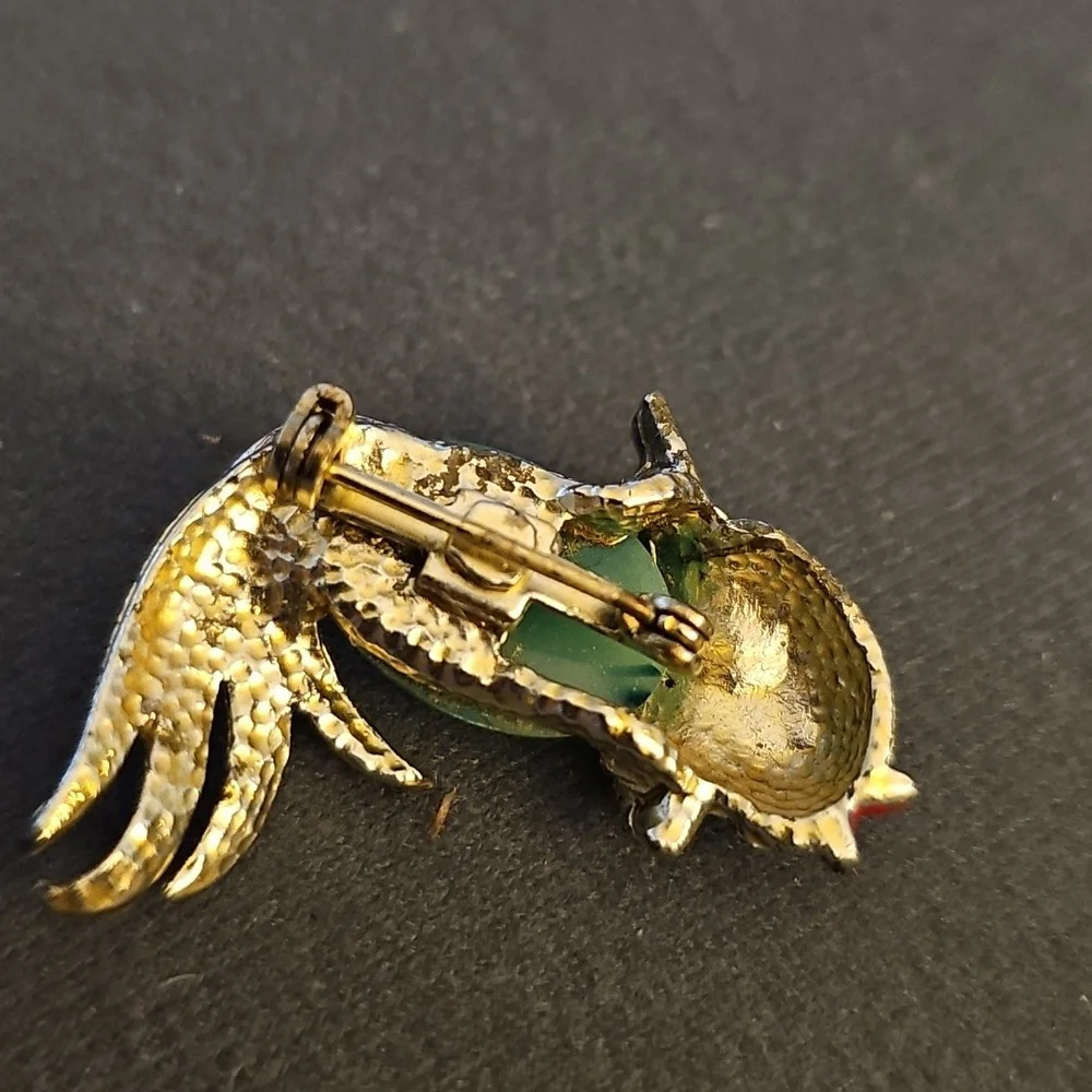 Elegant Jell Bellie Fish Brooch‎ with Green and Gold Accents Pin